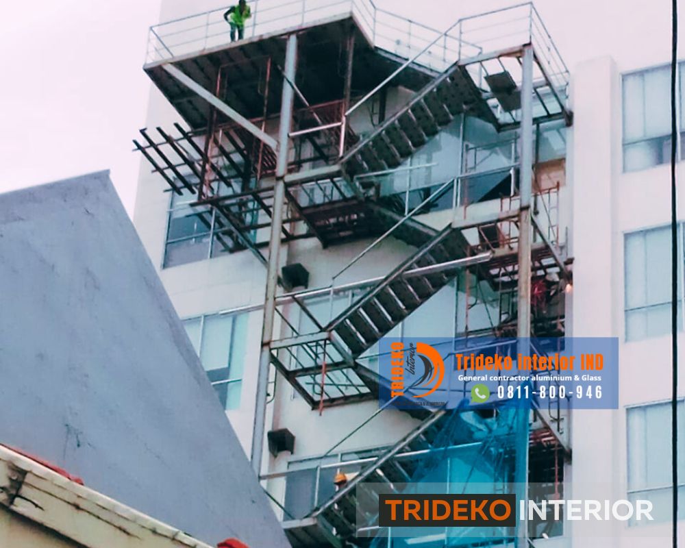 Peraturan tangga darurat Gedung PERATURAN Tangga Darurat Gedung Bertingkat