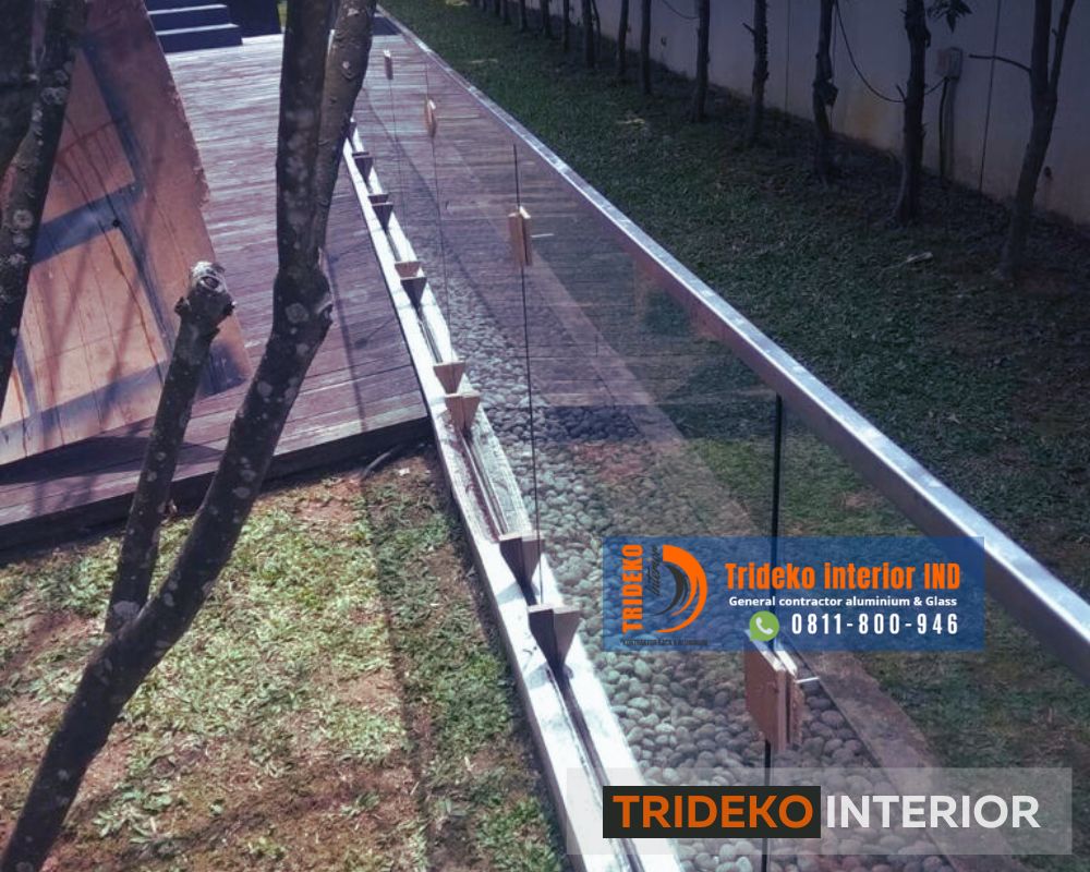 Railing Balkon Kaca vs Besi Railing Balkon Kaca vs Besi